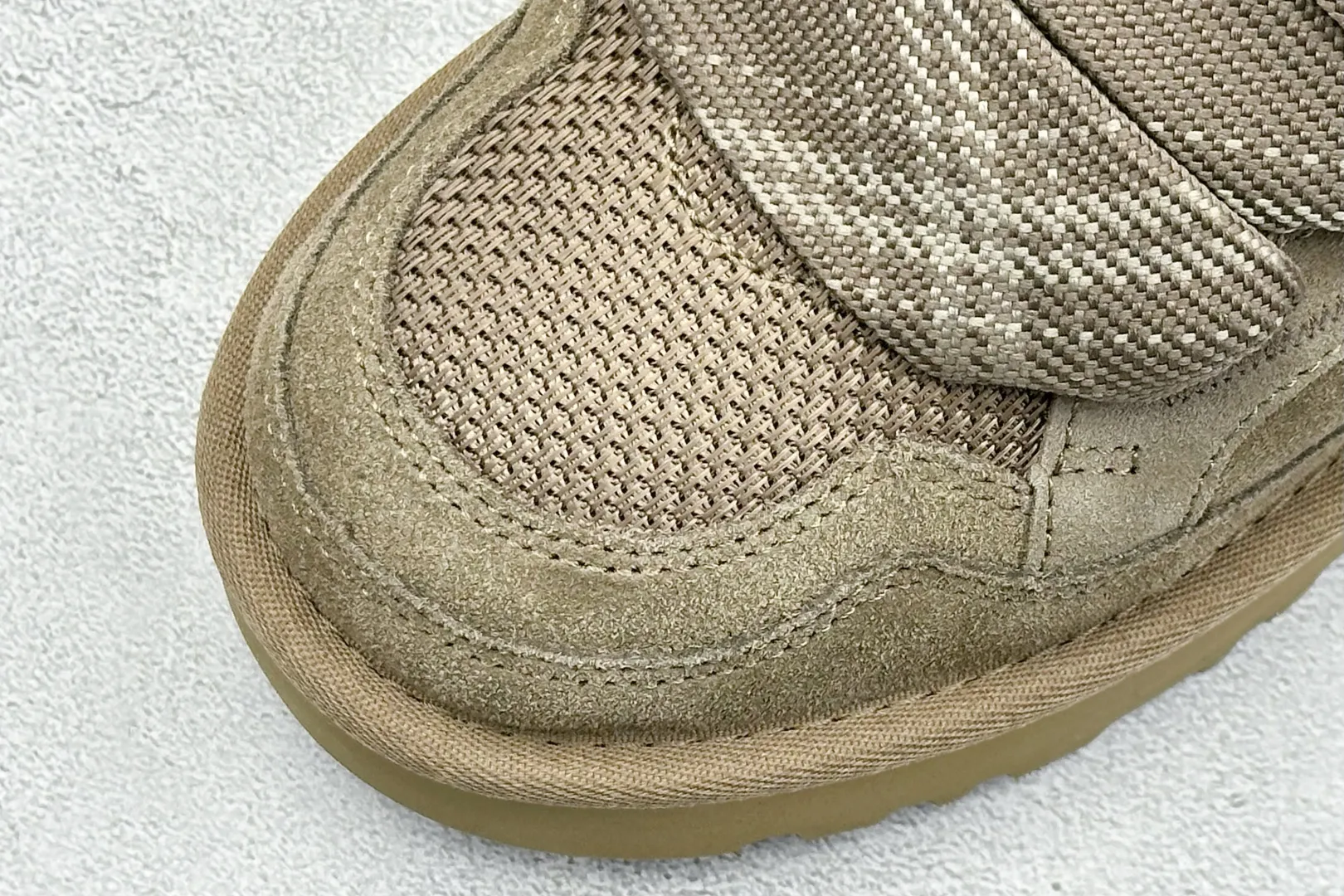🐲💰 560 Support store UGG sheepskin all-in-one snow boots Mel style upper design, recycled ballistic canvas mesh, high-quality suede upper, two-color flat shoelaces. The inner material of the shoe is made of Longfeng sheep fur. Furry lining keeps warm and locks in heat. The sole material is a comfortable Treadlite by UGG EVA light wing outsole. Item number: 1144032 Size: 35-45